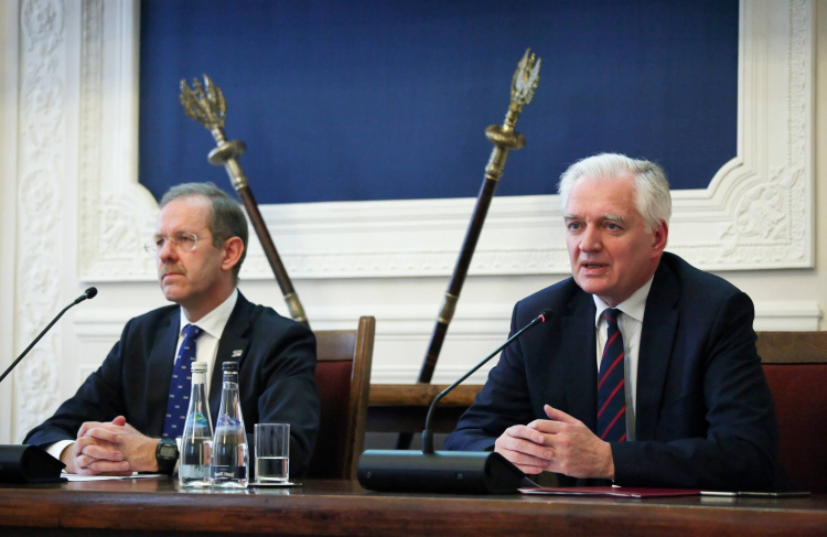 Minister nauki i szkolnictwa wyższego Jarosław Gowin (P) oraz Rektor UW prof. Marcin Pałys (L). Fot. PAP/M. Marek