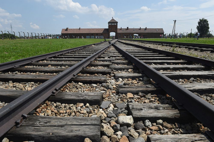 Teren b. niemieckiego obozu koncentracyjnego i zagłady Auschwitz. Fot. PAP/J. Bednarczyk