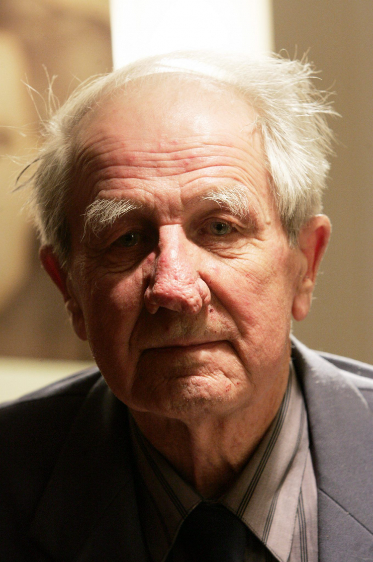 Warszawa, 2006-01-17. Wilhelm Brasse, były więzień obozu Auschwitz, prowadził fotograficzną dokumentację obozu od jego powstania do ewakuacji. PAP/A. Wiktor