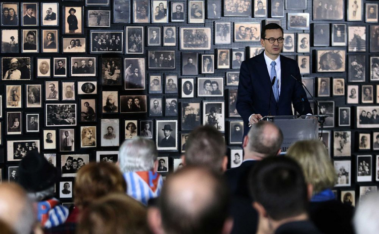Premier Mateusz Morawiecki przemawia podczas uroczystości 10-lecia Fundacji Auschwitz-Birkenau. Fot. PAP/A. Grygiel