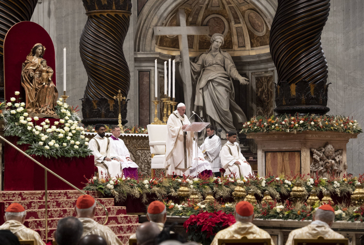 Watykan. 24.12.2019. Papież Franciszek odprawia mszę w bazylice św. Piotra. Fot. PAP/EPA Watykan. 24.12.2019. Papież Franciszek odprawia mszę w bazylice św. Piotra. Fot. PAP/EPA