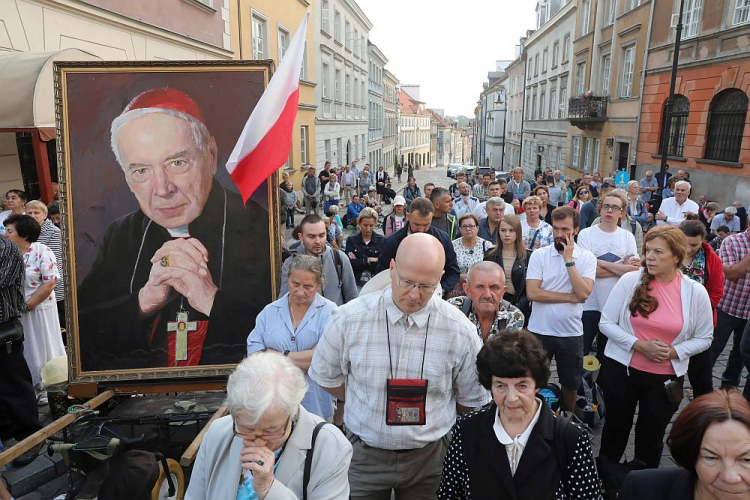 Msza św. przed wymarszem organizowanej przez paulinów 308. Warszawskiej Pielgrzymki Pieszej ph. „Jasnogórska Matka Życia”, w intencji beatyfikacji kard. Stefana Wyszyńskiego i w 40-lecie pierwszej pielgrzymki Jana Pawła II do Polski. Fot. PAP/T. Gzell