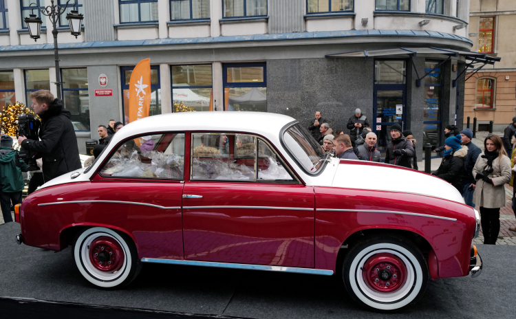 Bielsko-Biała, 02.12.2019.  Syrena 105 należąca do Toma Hanksa. Fot. PAP/A. Grygiel