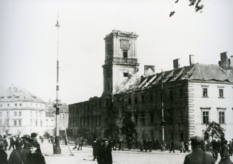Warszawa, 1939. Zbombardowany Zamek Królewski. Fot. PAP-Archiwum