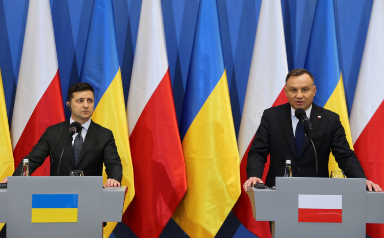  Prezydent Andrzej Duda (P) oraz prezydent Ukrainy Wołodymyr Zełenski (L) podczas oświadczenia dla mediów. Fot. PAP/A. Grygiel