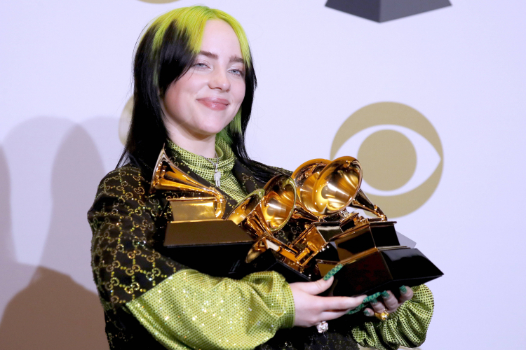 Billie Eilish z nagrodą Grammy. Fot. PAP/EPA