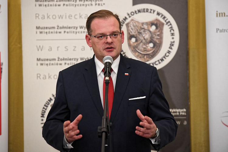 Szef Urzędu ds. Kombatantów i Osób Represjonowanych Jan Józef Kasprzyk podczas uroczystości wręczenia osobom zasłużonym w działalności niepodległościowej medali „Pro Bono Poloniae” i „Pro Patria” oraz krzyży „Zasłużony dla KPN” w ramach obchodów 152. rocznicy urodzin marszałka Józefa Piłsudskiego. Warszawa, 05.12.2019. Fot. PAP/R. Pietruszka Szef Urzędu ds. Kombatantów i Osób Represjonowanych Jan Józef Kasprzyk podczas uroczystości wręczenia osobom zasłużonym w działalności niepodległościowej medali „Pro Bono Poloniae” i „Pro Patria” oraz krzyży „Zasłużony dla KPN” w ramach obchodów 152. rocznicy urodzin marszałka Józefa Piłsudskiego. Warszawa, 05.12.2019. Fot. PAP/R. Pietruszka