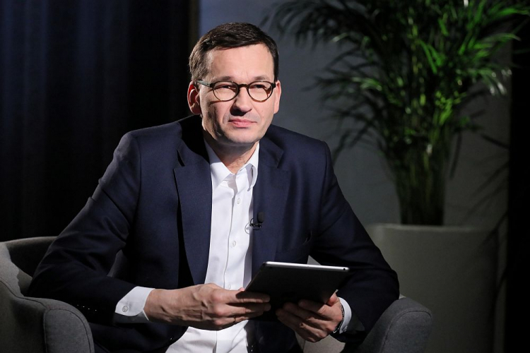 Premier Mateusz Morawiecki odpowiada na pytania internautów w siedzibie KPRM w Warszawie. 22.11.2019. Fot. PAP/P. Supernak Premier Mateusz Morawiecki odpowiada na pytania internautów w siedzibie KPRM w Warszawie. 22.11.2019. Fot. PAP/P. Supernak