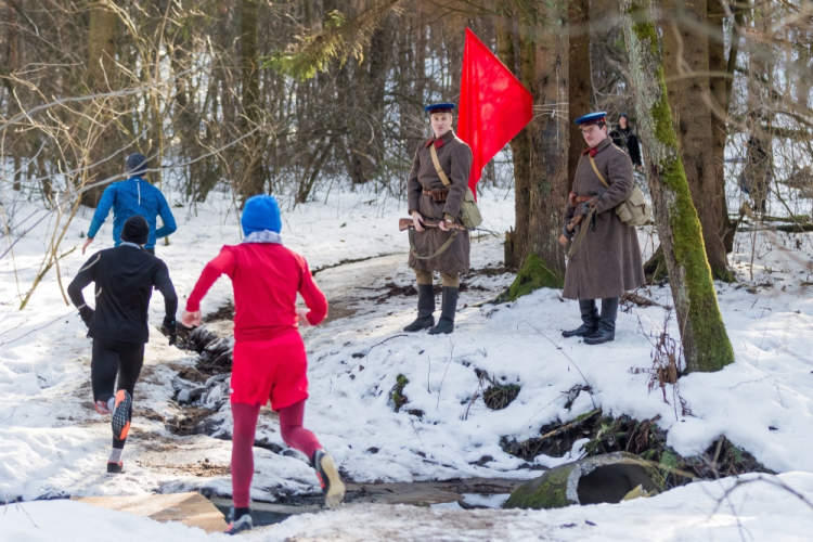 Białystok, 10.02.2019. I Bieg Pamięci Sybiru w lesie Pietrasze. Fot. PAP/M. Onufryjuk