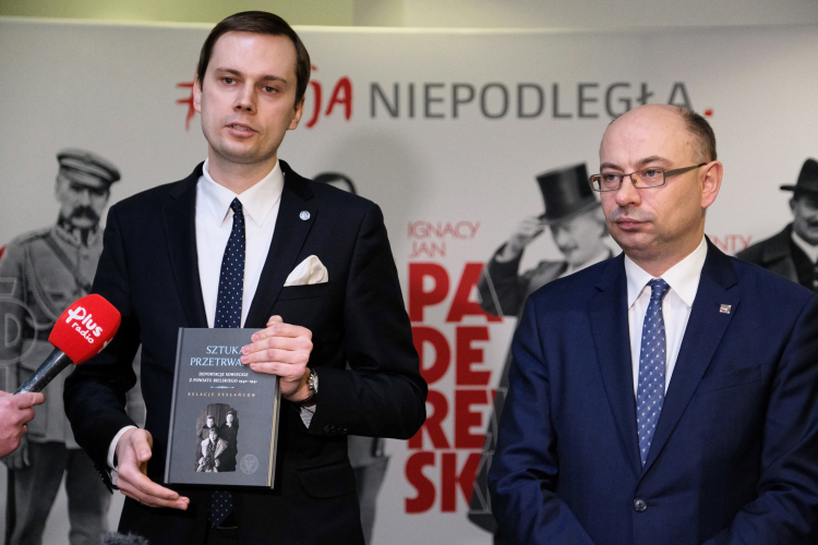 Warszawa, 07.02.2020. Rzecznik IPN Adam Stefan Lewandowski oraz wiceprezes IPN Mateusz Szpytma podczas prezentacjij publikacji IPN "Sztuka przetrwania" Fot. PAP/M. Mareknia. Deportacje sowieckie z powiatu bielskiego 1940-1941. Relacje zesłańców"