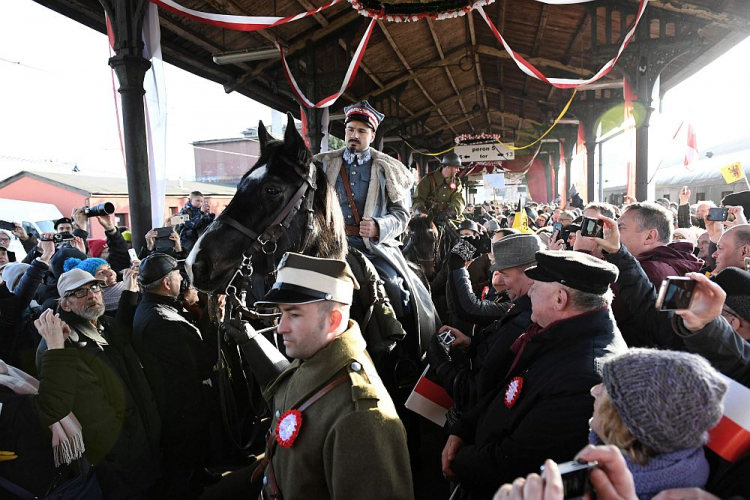 Inscenizacja historyczna na Dworcu Głównym PKP w Gdańsku. Fot. PAP/A. Warżawa