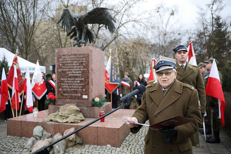 Prezes Zarządu Obwodu Warszawa Zrzeszenia „Wolność i Niezawisłość” Waldemar Kruszyński (3P) podczas obchodów Narodowego Dnia Pamięci Żołnierzy Wyklętych. Warszawa, 23.02.2020. Fot. PAP/L. Szymański