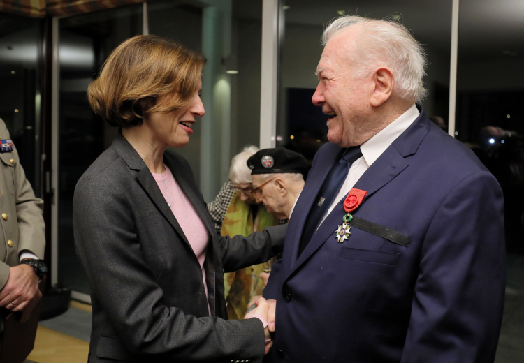 Minister Sił Zbrojnych Francji Florence Parly (L) oraz odznaczony płk Jan Skowron (P) podczas uroczystości wręczenia Orderów Oficera Legii Honorowej. Fot. PAP/P. Supernak