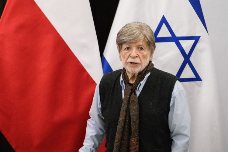 Warszawa, 12.02.2020. Były ambasador Izraela w Polsce Szewach Weiss podczas spotkania Polsko-Izraelskiej Grupy Parlamentarnej pt. „Tak blisko – tak daleko. Jak budować dialog i współpracę polsko-izraelską?” w Senacie. Fot. PAP/M. Marek Warszawa, 12.02.2020. Były ambasador Izraela w Polsce Szewach Weiss podczas spotkania Polsko-Izraelskiej Grupy Parlamentarnej pt. „Tak blisko – tak daleko. Jak budować dialog i współpracę polsko-izraelską?” w Senacie. Fot. PAP/M. Marek