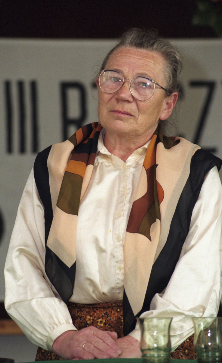 Warszawa 11.05.1995. Anna Walentynowicz działaczka Wolnych Związków Zawodowych. Fot. PAP/J. Mazur Warszawa 11.05.1995. Anna Walentynowicz działaczka Wolnych Związków Zawodowych. Fot. PAP/J. Mazur