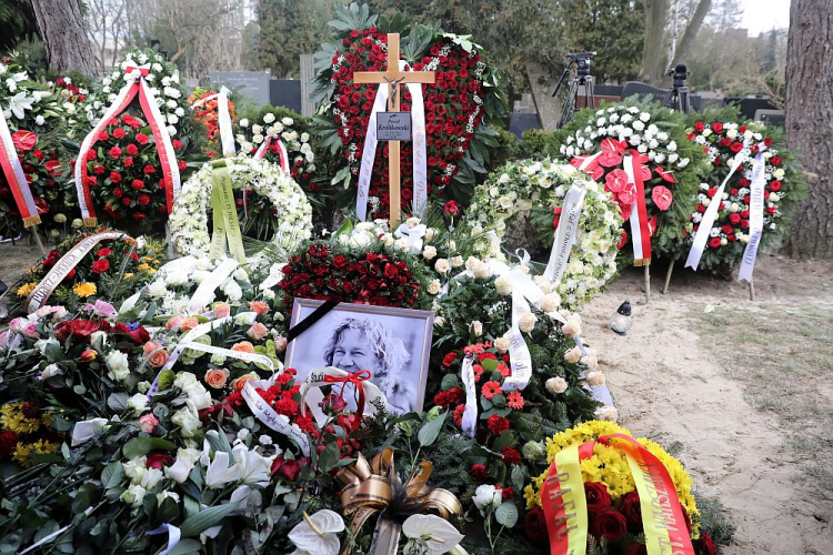 Uroczystości pogrzebowe Pawła Królikowskiego na cmentarzu Powązki Wojskowe w Warszawie. Fot. PAP/T. Gzell
