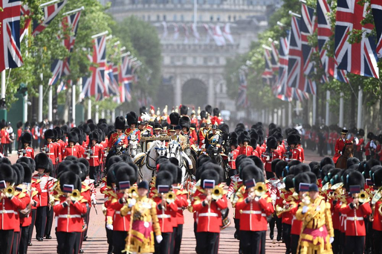 Uroczysta parada wojskowa z okazji urodzin brytyjskiej królowej. 08.06.2019. Fot. PAP/EPA