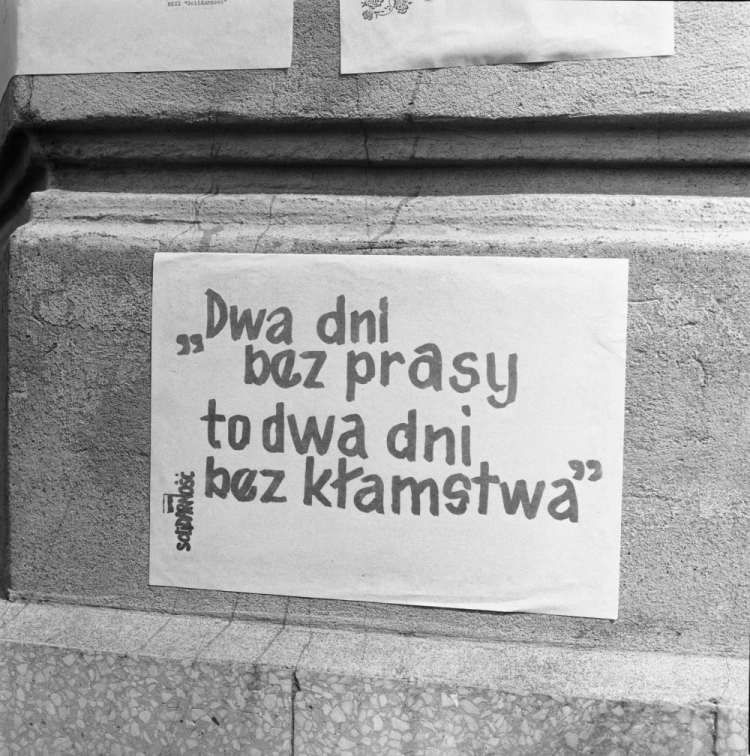 Wrocław, 19 08 1981 r. 19 i 20 08 były dniami bez prasy z powodu strajku drukarzy. Fot. PAP/CAF/E. Wołoszczuk