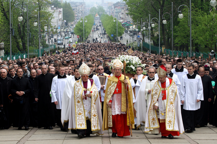 Częstochowa, 01.05.2010. Ogólnopolska Pielgrzymka Kapłanów z całej Polski.  PAP/W. Deska