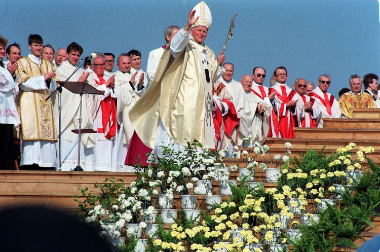 IV pielgrzymka Jana Pawła II do Polski. Lubaczów, 03.06.1991. Fot. PAP/W. Stan