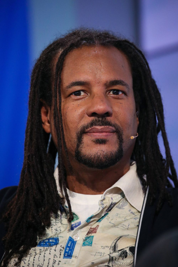 Amerykański pisarz, laureat Nagrody Pulitzera Colson Whitehead. Fot. PAP/EPA/A. Babani