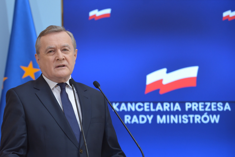 Warszawa, 27.05.2020. Wicepremier, minister kultury i dziedzictwa narodowego Piotr Gliński podczas konferencji prasowej w KPRM w Warszawie. Fot. PAP/M. Obara