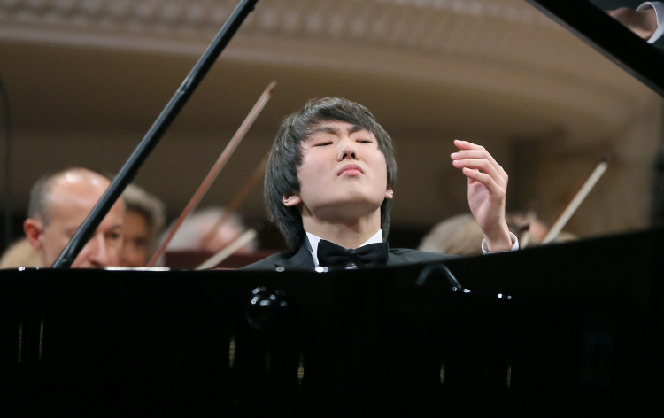 Seong-Jin Cho, zwycięzca XVII Międzynarodowego Konkursu Pianistycznego im. Fryderyka Chopina. Fot. PAP/R. Pietruszka