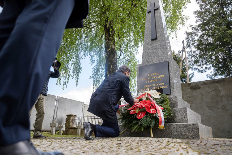 Prezes IPN złożył hołd żołnierzom ukraińskim z armii atamana Petlury. Łańcut, 7 maja 2020. Fot. Sławek Kasper (IPN)