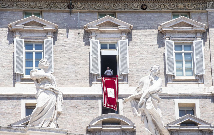 Papież Franciszek podczas modlitwy Regina coeli. Watykan, 31.05.2020. Fot. PAP/EPA