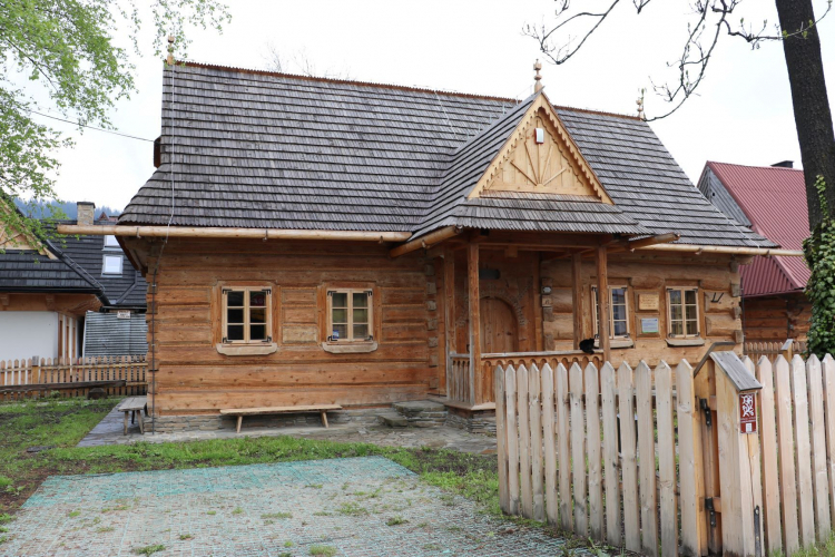 Muzeum Stylu Zakopiańskiego-Inspiracje, Chałupa Gąsieniców Sobczaków. Źródło: Muzeum Tatrzańskie