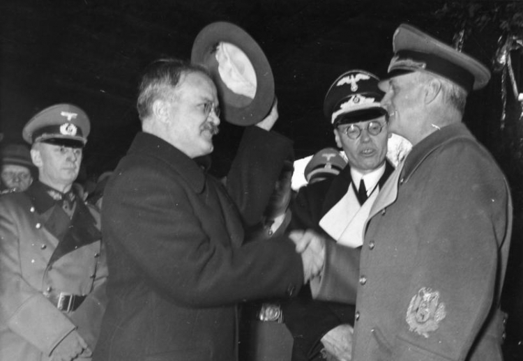 W. Mołotow i J. Ribbentrop w Berlinie, 1940 r. Źródło: Wikipedia Commons