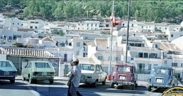 Hiszpania Mijas 1974. Miasteczko w Andaluzji, położone wśród wzgórz Costa del Sol. Jedno z tzw. białych miasteczek typowych dla południowych rejonów Hiszpanii. PAP/E. Hannemann