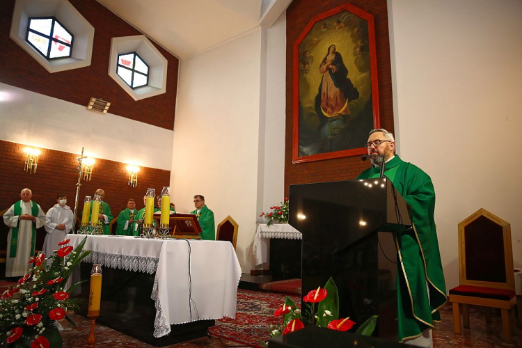 Msza święta inaugurująca obchody 80. rocznicy pierwszego transportu polskich więźniów do KL Auschwitz we franciszkańskim Centrum św. Maksymiliana w Harmężach. Fot. PAP/Ł. Gągulski