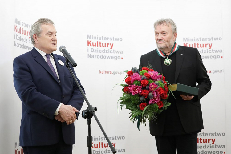 Krzysztof Cugowski uhonorowany Złotym Medalem Zasłużony Kulturze „Gloria Artis”. Fot. Danuta Matloch. Źródło: MKiDN