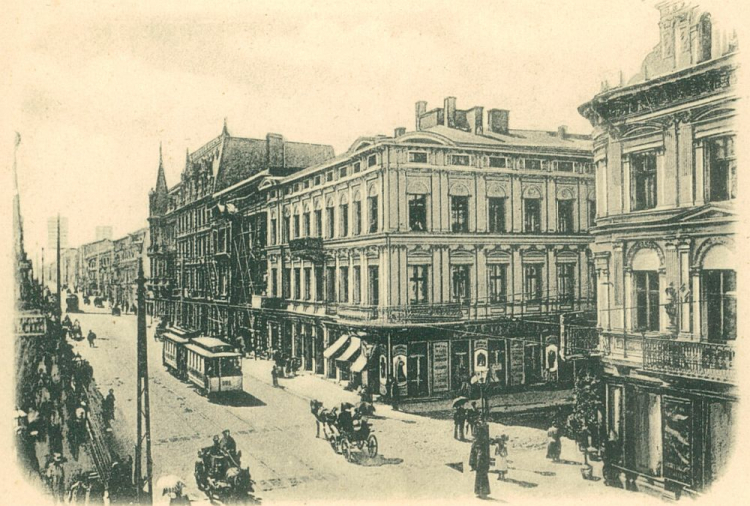 Łódź: ulica Piotrkowska róg Zielonej – pocztówka. 1898–1914. Źródło: CBN Polona