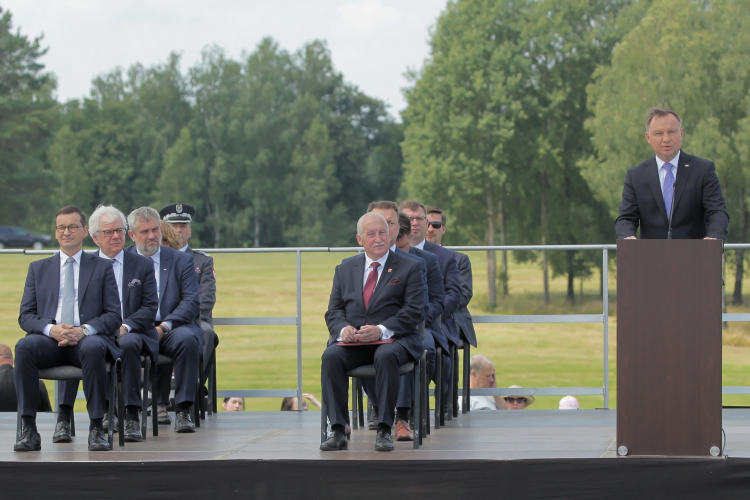 Stębark, 15.07.2020. Prezydent RP Andrzej Duda, minister spraw zagranicznych Jacek Czaputowicz, minister rolnictwa i rozwoju wsi Jan Krzysztof Ardanowski i premier RP Mateusz Morawiecki podczas obchodów 610. rocznicy Bitwy pod Grunwaldem w Stębarku.  PAP/Tomasz Waszczuk