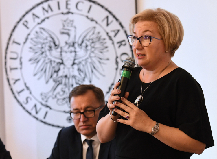 Warszawa, 18.09.2018. Prezes Instytutu Józefa Piłsudskiego Iwona Drąg-Korga podczas wernisażu wystawy "Instytut Piłsudskiego w Ameryce - historia i zbiory polskiej instytucji w Nowym Jorku"..  PAP/Pi. Nowak