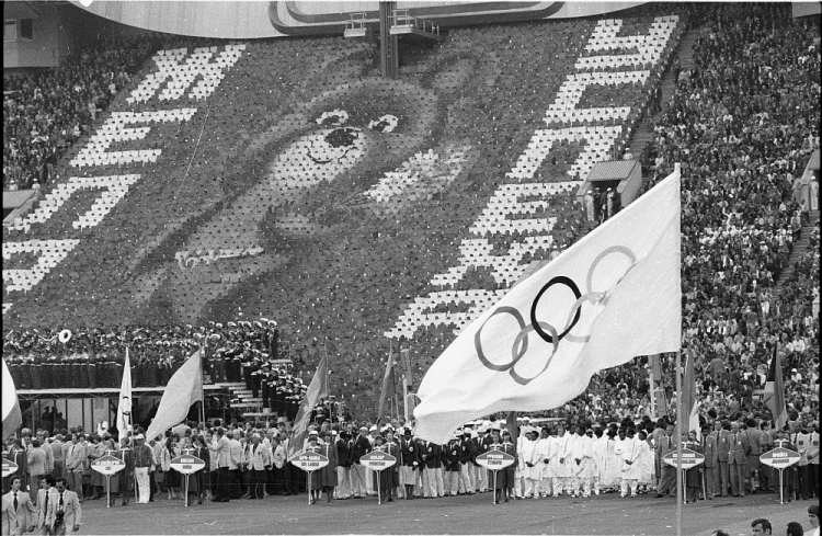 Ceremonia Otwarcia Letnich Igrzysk Olimpijskich. Moskwa, 19.07.1980. Fot. PAP/CAF/M. Kłoś