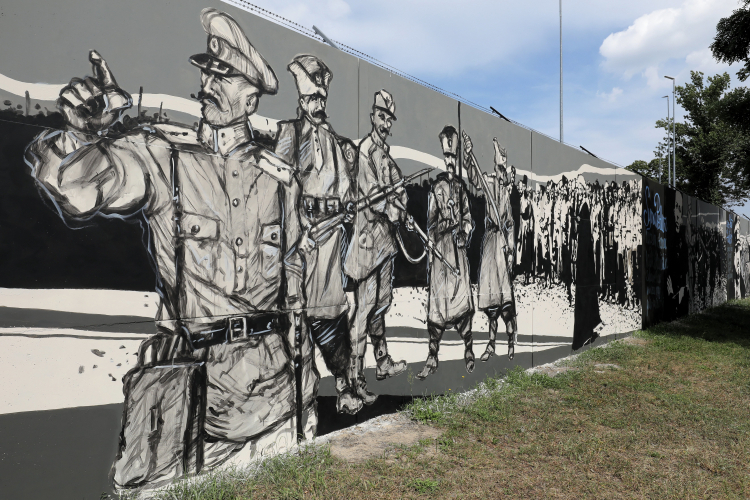  Legionowo, 28.07.2020. Mural upamiętniający bohaterów Bitwy Warszawskiej 1920 r. Autorem muralu jest  Rafał Roskowiński. PAP/P. Supernak