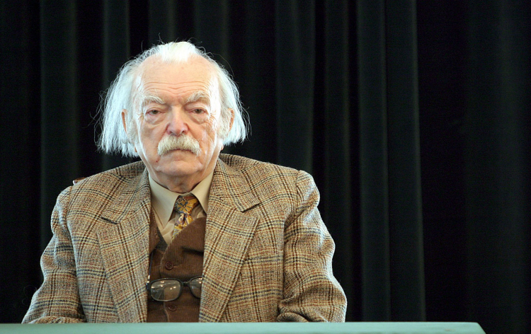 Kielce, 19.05.2005 r. Konferencja naukowa "W osiemdziesiątą rocznicę urodzin Edmunda Niziurskiego". PAP/P. Polak 