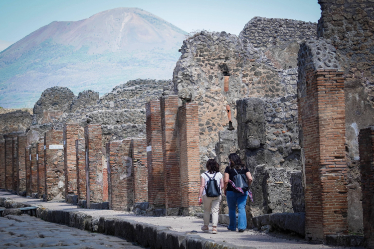 Pompeje w dniu otwarcia dla turystów 26 maja 2020 r. Fot. PAP/EPA