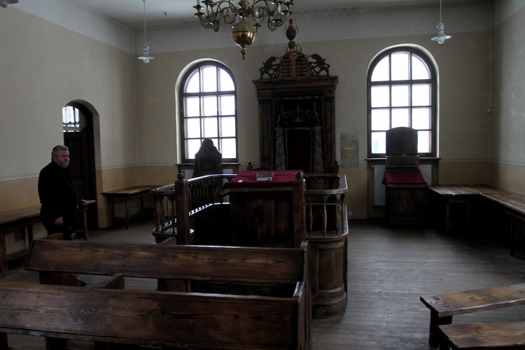 Oświęcim, 13.02.2013. Zabytkowa synagoga Chewra Lomdej Misznajot w Oświęcimiu. PAP/J. Bednarczyk