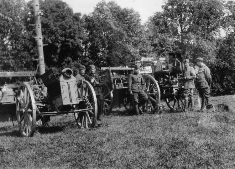 Jesień 1920 r. Radiostacja 1 Dywizji Legionów. Źródło: Centralne Archiwum Wojskowe WBH