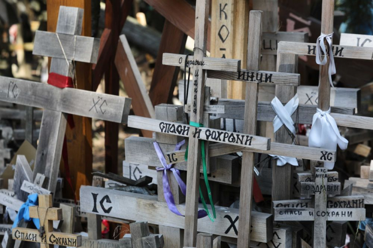 Krzyże pokutne przyniesione na św. Górę Grabarkę. Fot. PAP/A. Reszko