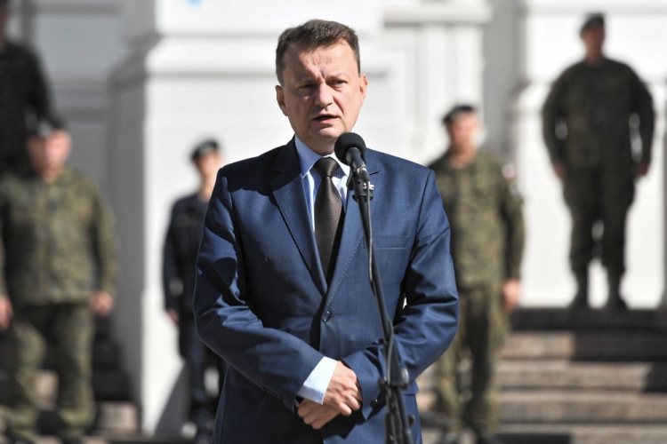 Gdynia, 11.08.2020. Minister obrony narodowej Mariusz Błaszczak w Gdyni, 11. bm. na konferencji prasowej dotyczącej przygotowań do obchodów 81. rocznicy wybuchu II wojny światowej. Fot. PAP/M. Gadomski