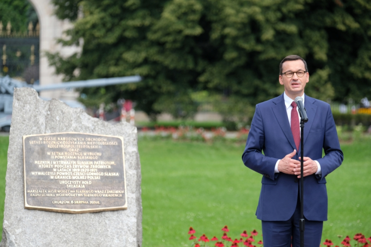 Chorzów, 15.08.2020. Premier Mateusz Morawiecki podczas uroczystości upamiętniającej 100. rocznicę wybuchu II Powstania Śląskiego w Parku Śląskim w Chorzowie. Fot. PAP/A. Grygiel