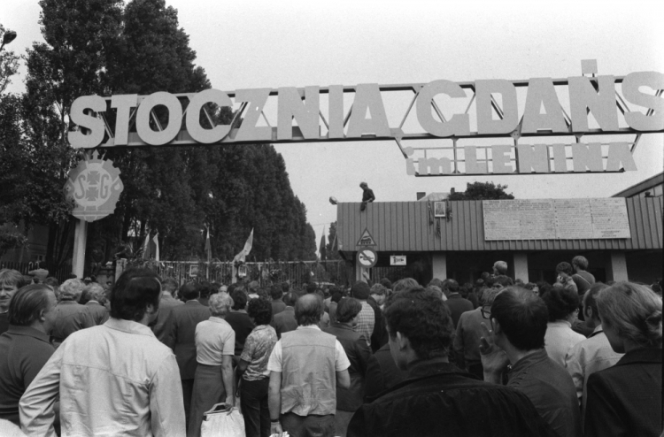Strajki 1980 r. - Stocznia Gdańska. Fot. PAP/CAF/J. Uklejewski