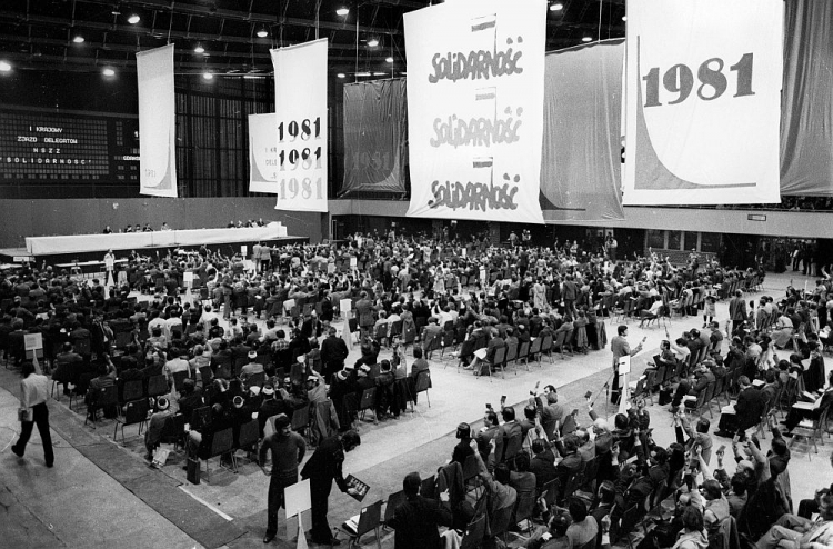 Pierwsza tura (5-10.09.1981 r.) I Krajowego Zjazdu Delegatów NSZZ „Solidarność” w Hali Olivia. Fot. PAP/W. Kryński