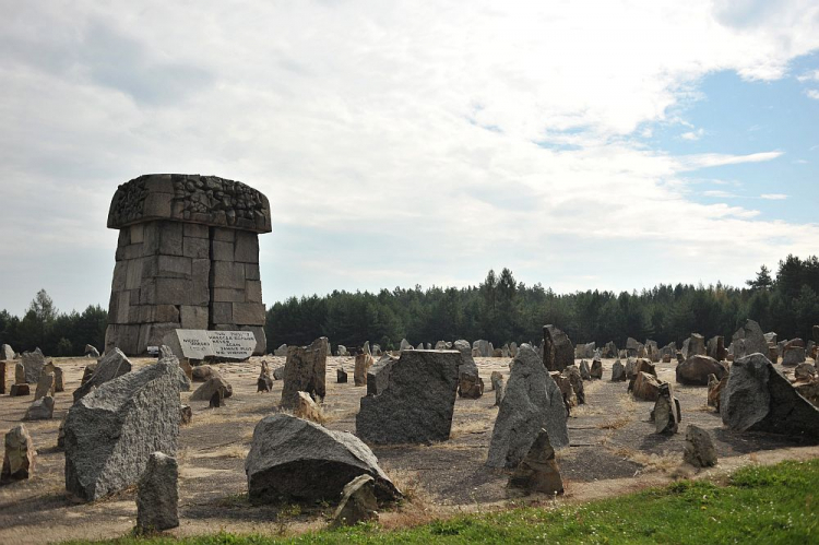 Pomnik ku czci ofiar w miejscu b. niemieckiego obozu zagłady w Treblince II. Fot. PAP/P. Piątkowski