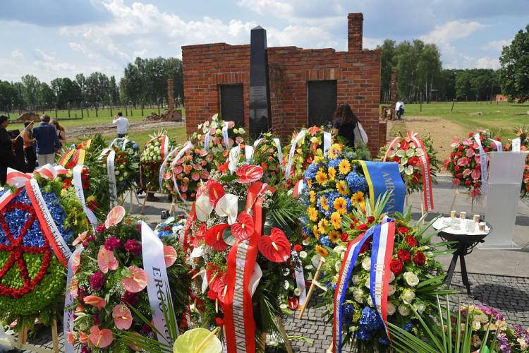 Uroczystości Międzynarodowego Dnia Pamięci o Zagładzie Romów w byłym niemieckim obozie zagłady Auschwitz II-Birkenau. 02.08.2019. Fot. PAP/J. Bednarczyk